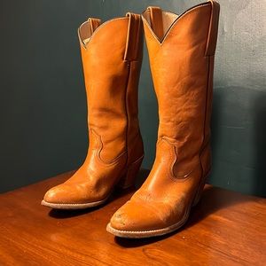 Vintage Frye boots from the 90s size 7!